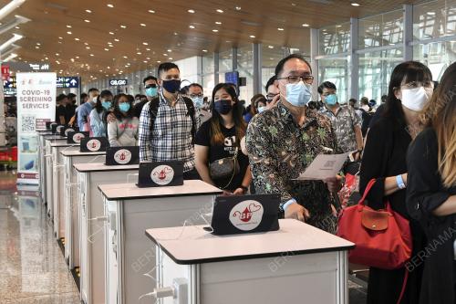 PENGEMBARA VTL UDARA DAR SINGAPURA TIBA DI KLIA