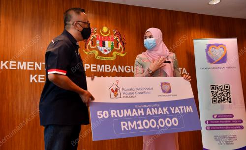 DATUK SERI RINA HARUN
