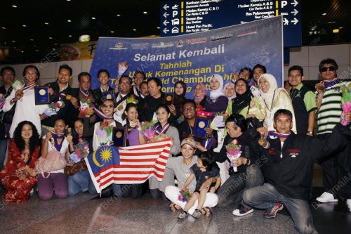 ARTIS ISTANA BUDAYA