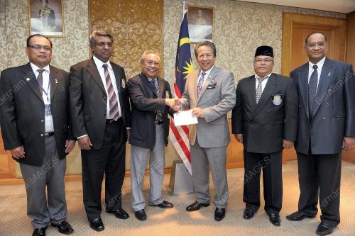 DATUK SERI ANIFAH AMAN