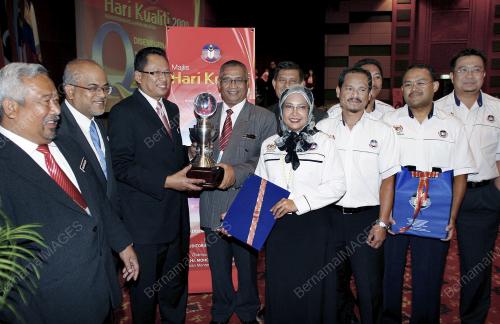 DR MOHD PUAD ZARKASHI