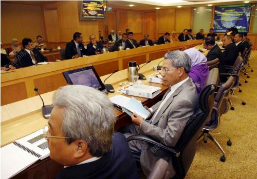 MUSTAPA MOHAMED