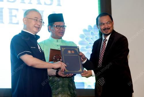 DATUK SERI DR WEE KA SIONG