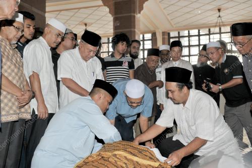 TAN SRI DR ABDUL SHUKOR ABDULLAH