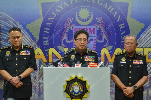 TAN SRI AZAM BAKI
