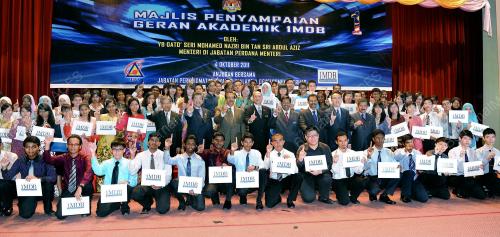 DATUK SERI NAZRI AZIZ