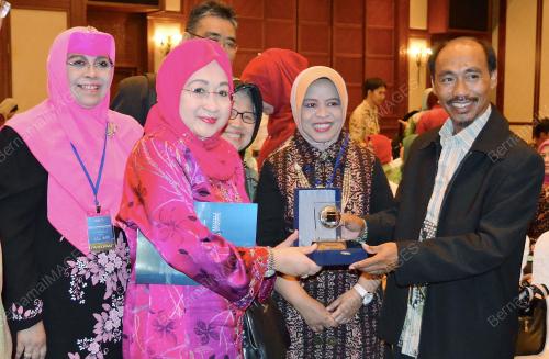 PTJ02_04102012_MEDIA