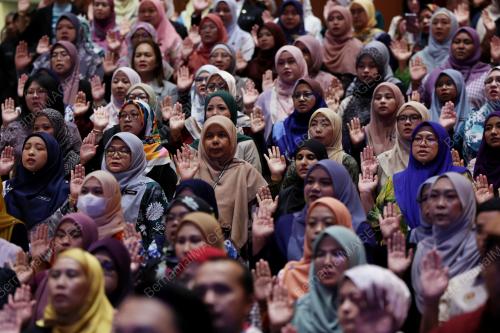 PENJAWAT AWAM