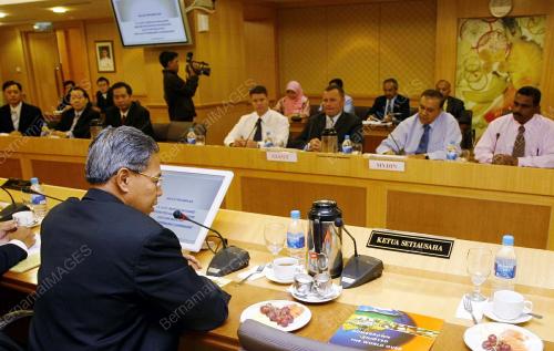 MUSTAPA MOHAMED