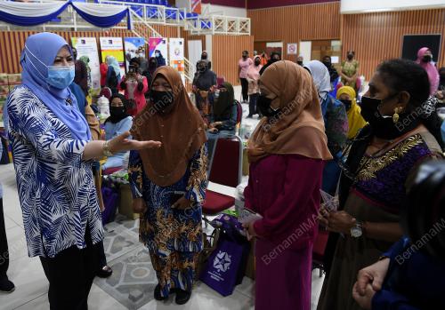 DATUK SERI RINA MOHD HARUN