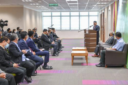 DATUK SERI TUAN IBRAHIM TUAN MAN