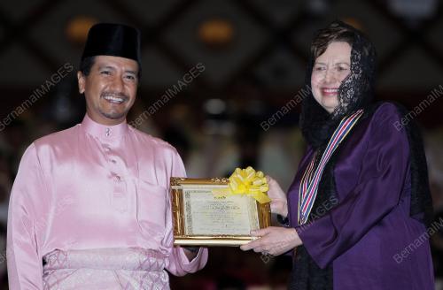 TAN SRI ZETI AKHTAR AZIZ