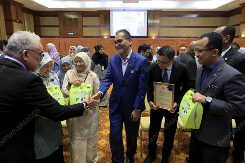 DATUK SERI DR DZULKEFLY AHMAD
