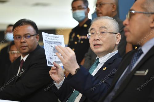 DATUK SERI DR WEE KA SIONG
