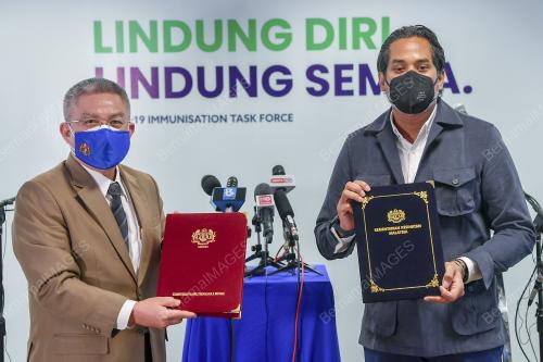 DATUK SERI DR ADHAM BABA & KHAIRY JAMALUDDIN