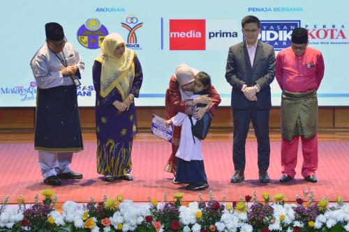 FADHLINA SIDEK
