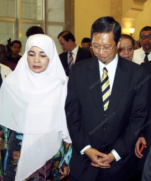 MOHD NIZAR JAMALUDDIN