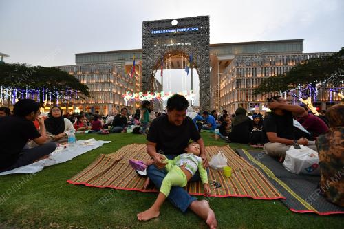 BERBUKA PUASA DI DATARAN PUTRAJAYA