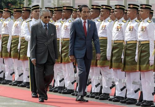 PTJ02_09082019_MAHATHIR_JOKOWI_BN201908067293