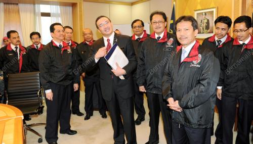 DATUK SERI HISHAMUDDIN TUN HUSSEIN