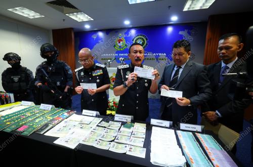 DATUK RUSLIN JUSOH