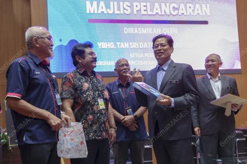 TAN SRI AZAM BAKI