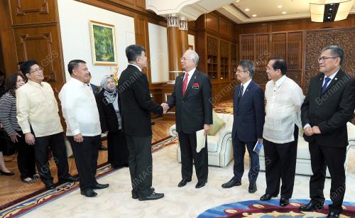 PTJ02_15082016_NAJIB_FILIPINA