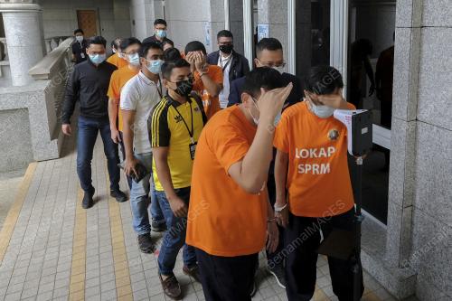 SINDIKET PENIPUAN SMS: ENAM INDIVIDU DISAMBUNG REMAN 