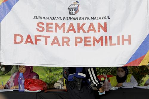 HARI MENGUNDI AWAL