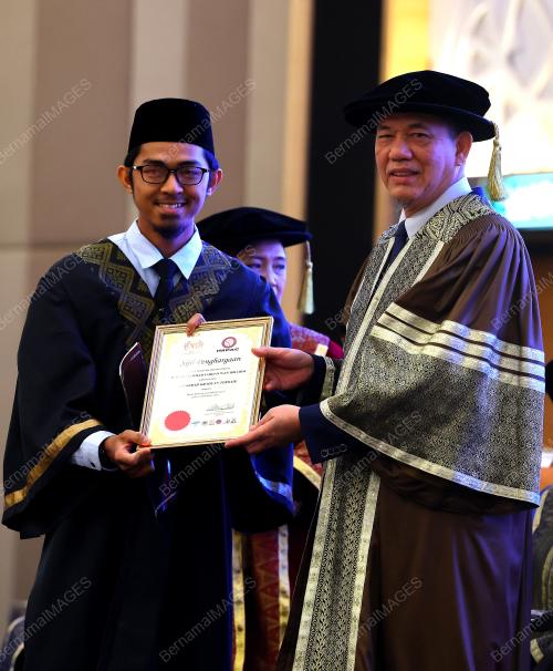 DATUK SERI FADILLAH YUSOF