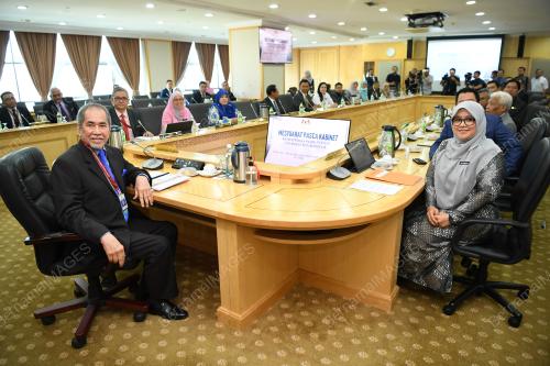 DATUK SERI DR WAN JUNAIDI TUANKU JAAFAR