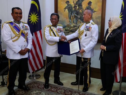 LAKSAMANA MARITIM DATUK MOHD ZUBIL MAT SOM