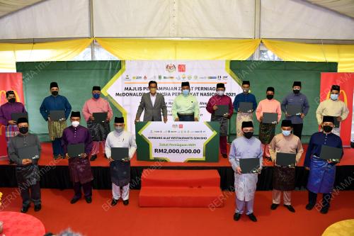 DATUK AHMAD MARZUK SHAARY