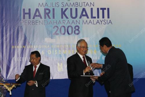 MOHD NAJIB TUN ABDUL RAZAK