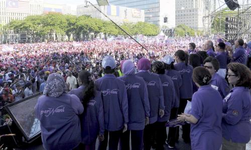 PTJ02_17032013_PURPLE_WALK
