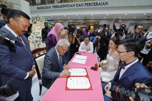 DATUK SERI HAMZAH ZAINUDIN