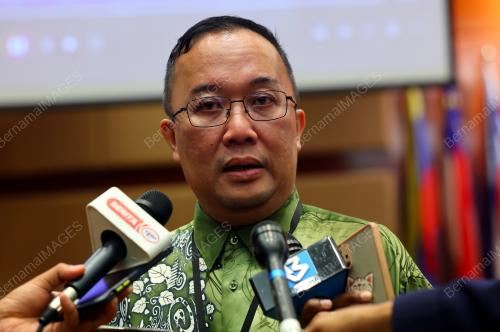 DATUK LUKANISMAN AWANG SAUNI