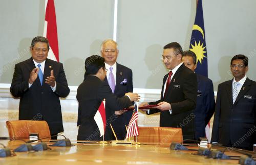 MOHD NAJIB TUN ABDUL RAZAK