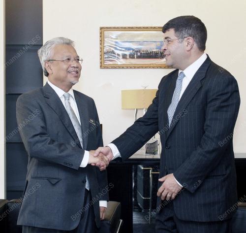 DATUK SERI AHMAD HUSNI HANADZLAH