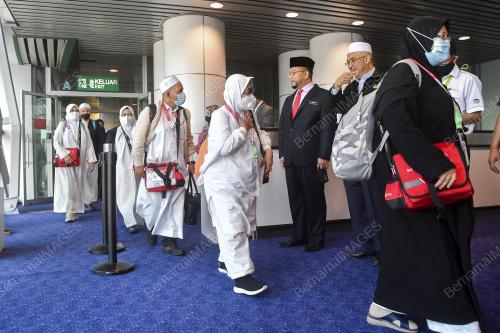 DATUK AHMAD MARZUK SHAARY