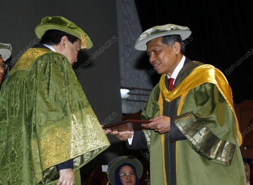 SULTAN SHARAFUDDIN IDRIS SHAH