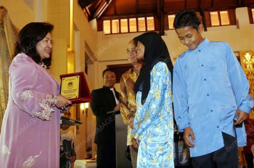ROSMAH MANSUR