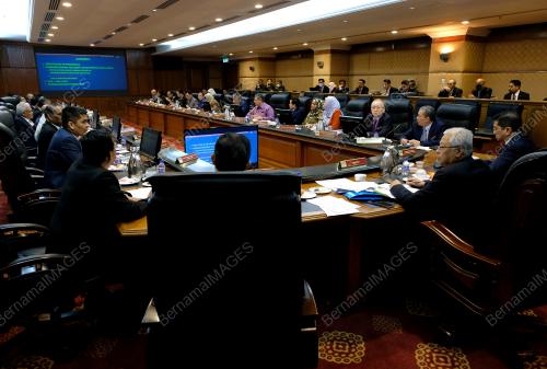 DATUK SERI ISMAIL SABRI YAAKOB