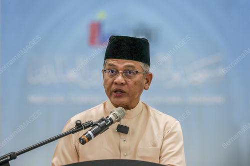 DATUK MOHD NA"IM MOKHTAR
