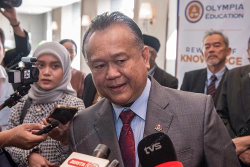 DATUK SERI ALEXANDER NANTA LINGGI