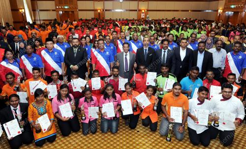 PTJ02_20042017_TANGAN_EMAS_BN201704190825