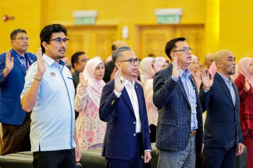 FAHMI FADZIL