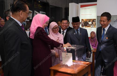 DATUK AZHAR AZIZAN HARUN