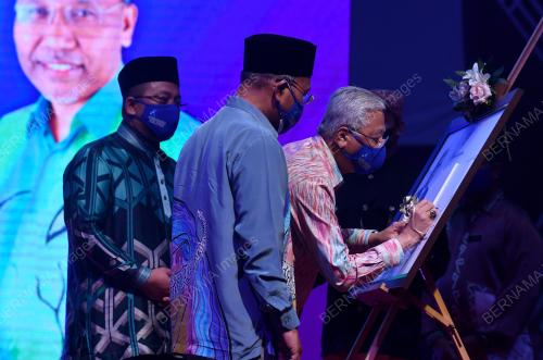 DATUK SERI ISMAIL SABRI YAAKOB