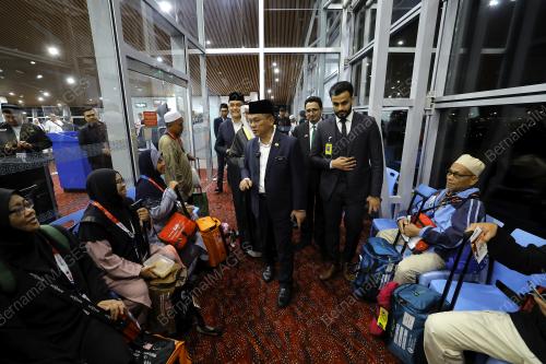 DATUK DR MOHD NA'IM MOKHTAR